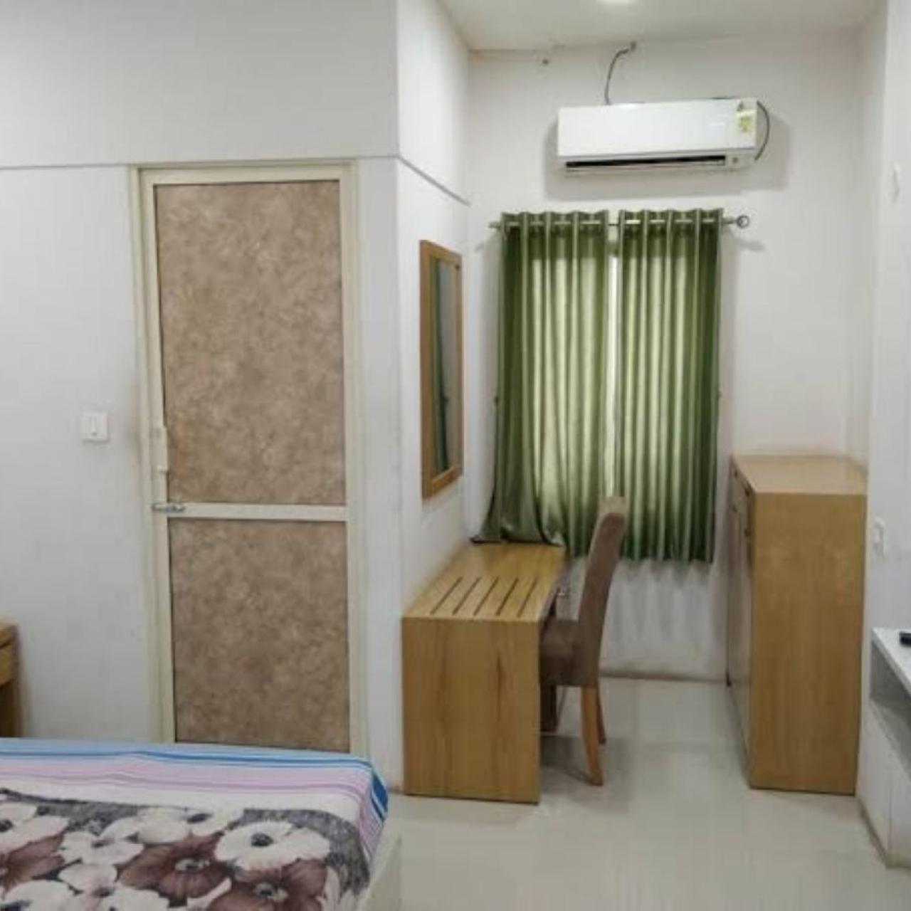 Divya Jyot Residency Bhuj Hotel Ngoại thất bức ảnh