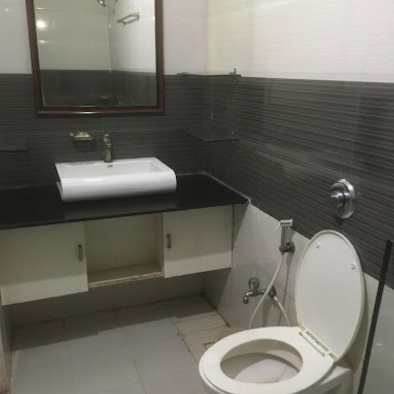 Divya Jyot Residency Bhuj Hotel Ngoại thất bức ảnh