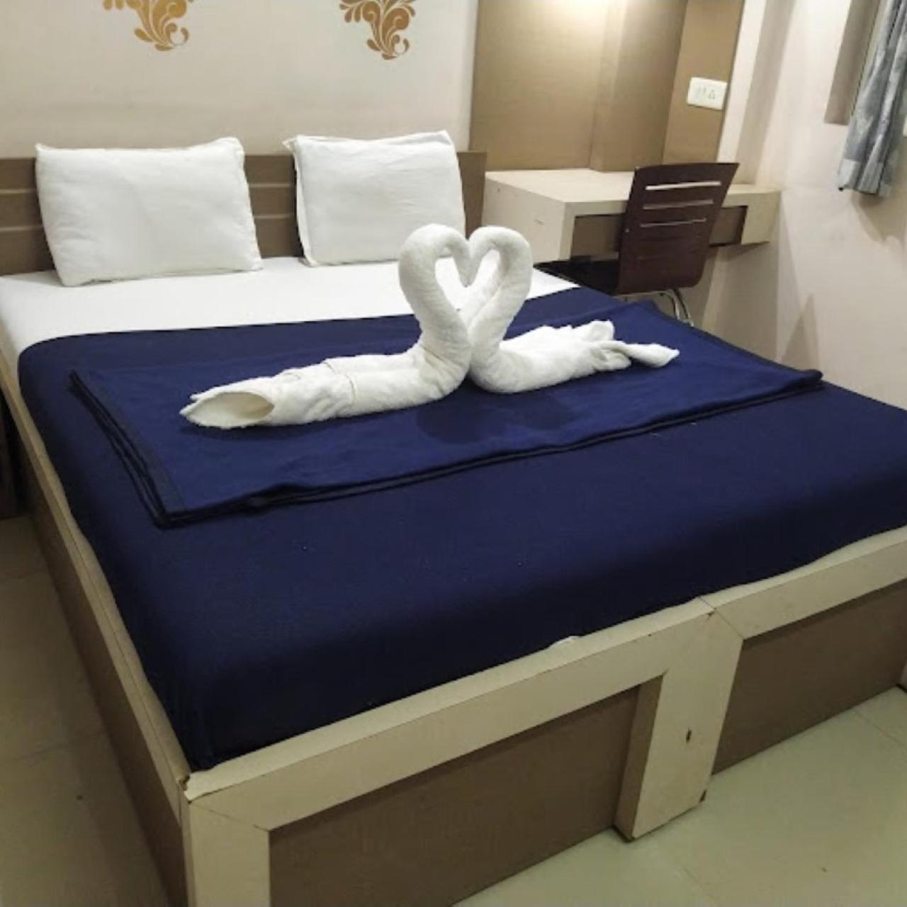 Divya Jyot Residency Bhuj Hotel Ngoại thất bức ảnh