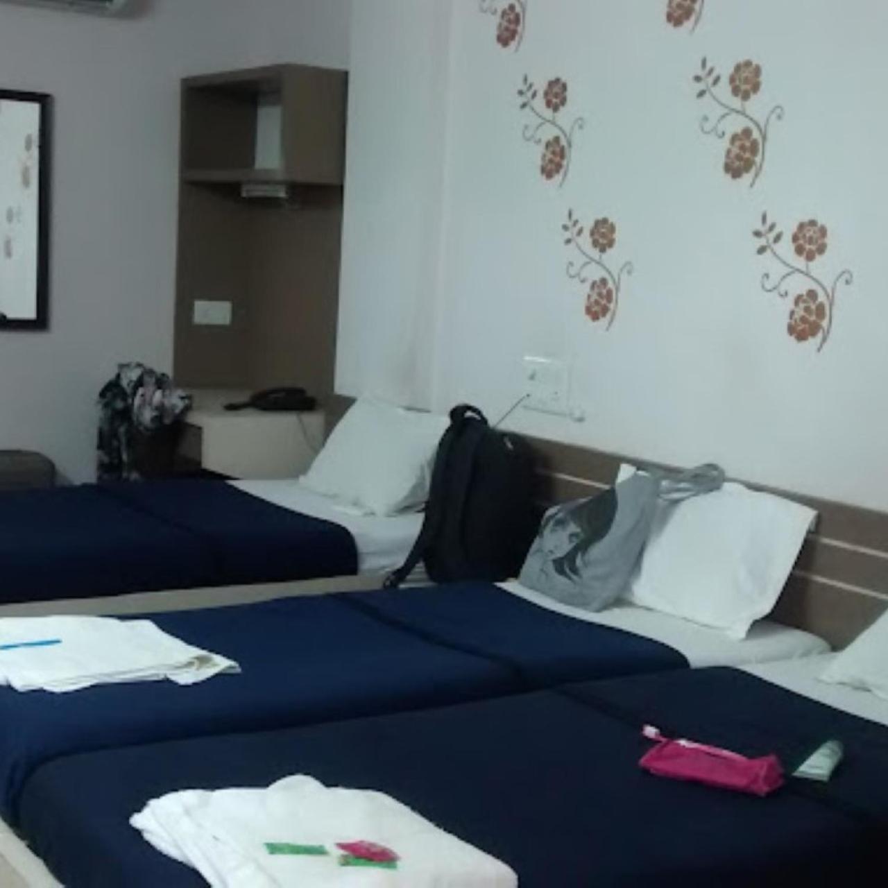 Divya Jyot Residency Bhuj Hotel Ngoại thất bức ảnh