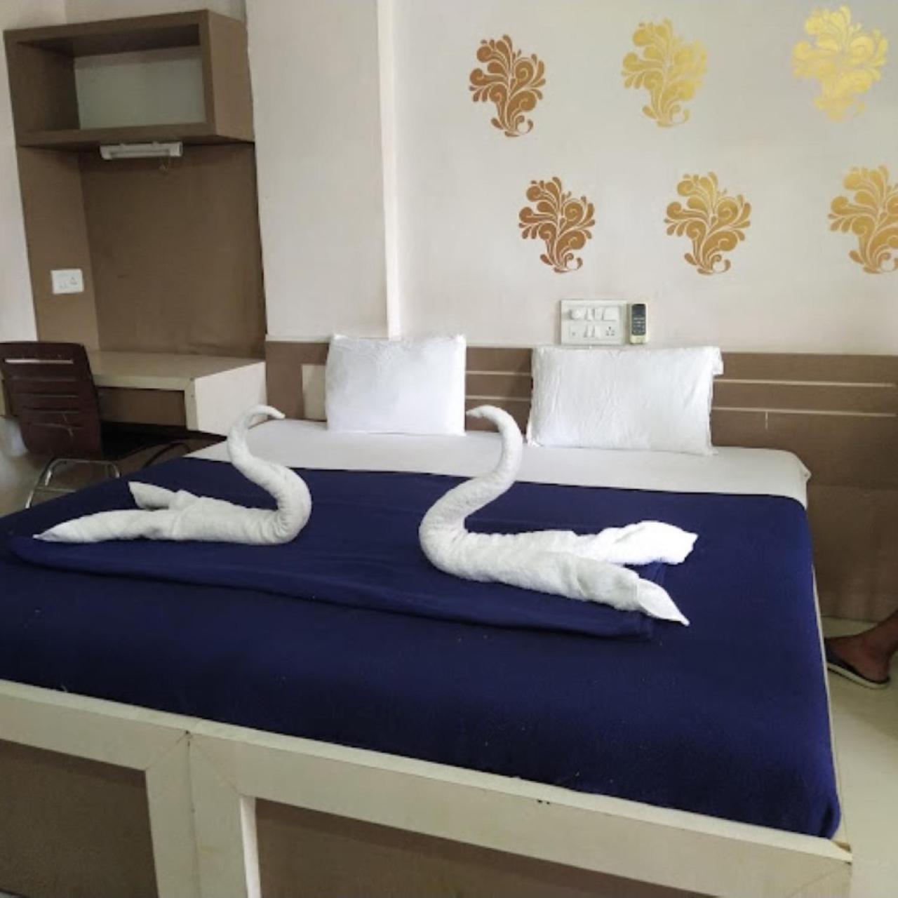 Divya Jyot Residency Bhuj Hotel Ngoại thất bức ảnh