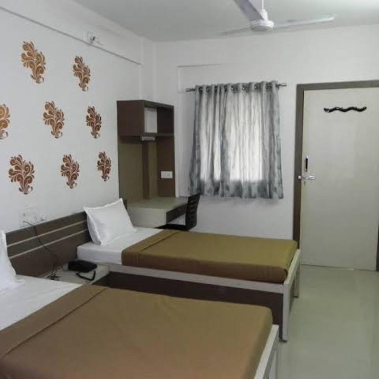 Divya Jyot Residency Bhuj Hotel Ngoại thất bức ảnh